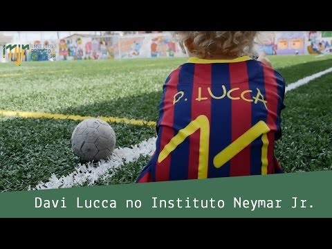 Davi Lucca visita o Instituto Projeto Neymar Jr