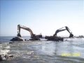 excavator versus water sea, escavadeira contra o mar