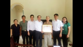 Đảng bộ thành phố Uông Bí trao huy hiệu Đảng đợt 2-9