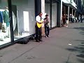 Clueso in der Fußgängerzone in Leipzig am 19.05.2012 :)