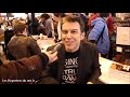 philippe vandel pr�sente le livre : les pourquoi en images, au salon du livre de paris.