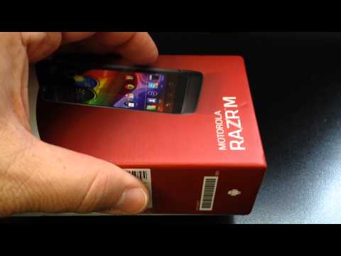 how to remove the battery from a motorola electrify m