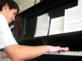 Tocando Piano