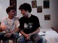 Um-gajo-a-entrar-em-