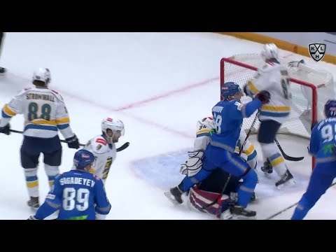 Sagadeyev stays all alone in front of the net