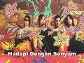 hadapi dengan senyuman,,