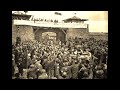 The poet Iacovos Kambanellis was a prisoner in Mauthausen during World War II. At the beginning of the sixties, he wrote his memories of this time under the title of 