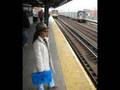 SOL KORAL DISFRUTANDO DEL TREN EN N.Y.