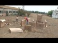 Construcció d'un gran castell al mas.