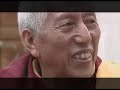 Realizzata per Radio Oreb intervista al Primo Ministro Tibetano SAMDHONG RIPOCHE per aumentare il confronto inter religioso. un'intervista per conoscere più da vicino la realtà del Tibet, del Dalay Lama, dei monaci Tibetani, dell'occupazione Cinese.Lobsang Tenzin (Jol, Tibet orientale, 5 novembre 1939) è il V Samdhong Rimpoche, un'alta reincarnazione buddhista. Pur essentdo nato in Tibet risiede in esilio in India, ove ricopre importanti incarichi in seno alla comunità dei rifugiati.Attualmente è Kalon Tripa (capo dell'Esecutivo) del Governo tibetano in esilio.Vita [modifica]All'età di cinque anni è stato riconosciuto come reincarnazione del suo predecessore, il IV Samdhong Rimpoche. Ha compiuto gli studi religiosi presso il monastero di Drepung (Lhasa), e nel 1959 è fuggito in esilio in India in seguito alle repressioni attuate dal governo cinese.Giunto in esilio, tra gli anni 1960 e 1970 ha svolto l'attività di insegnamento della dottrina buddista presso alcune scuole religiose tibetane in India, conseguendo nel frattempo due titoli di studi superiori buddisti: il Lharampa (1968) e il Ngagrimpa (1969).Dal 1971 al 1988 è stato rettore dell'Istituto centrale degli studi superiori tibetani di Varanasi, e dal 1988 al 2001 ha ottenuto la direzione amministrativa del medesimo istituto.Nel 1990 è stato membro dell' Assemblea Costituente per il futuro del Tibet e per la legge dei tibetani in esilio. Tra il 1991 ed il 1995 è stato deputato nell'Assemblea del popolo tibetano, organo di cui è stato eletto presidente nel 1996.Ha ricoperto la carica di Kalon Tripa una prima volta dal 2001 al 2006, ed è stato rieletto nel 2006.