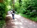 Vom Fahrrad abgesprungen Vom Fahrrad abgesprungen