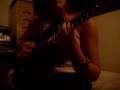 Aline Yamane (tocando guitrra)