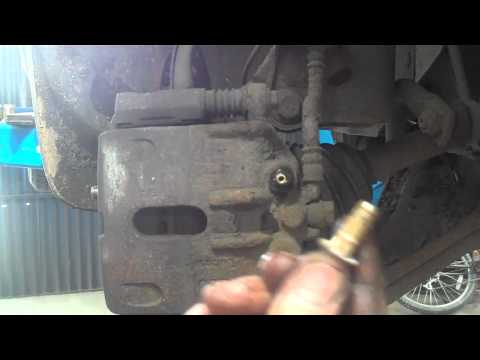 HOW TO FIT BRAKE PADS ON A TD4 FREE LANDER LAND ROVER