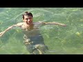 Peces acosan a los bañistas en el balneario de Bonito 