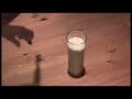 Todos los vídeos de experimentos caseros aquí: www.youtube.com Explicacion: Se trata de un experimento de física sobre la compactación de la materia granular. El arroz es materia granular cuya compactación al echarse en el vaso es baja. Al golpear el vaso contra la mesa va aumentando la compactación. El arroz se compacta en el vaso aumentando la fricción y haciendo que la fuerza de rozamiento nos permita levantar el vaso tirando del cuchillo sin que se suelte o se caiga. Espero que os guste!