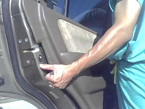 how to remove crv door panel