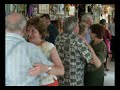 un ajout de plus, comme les suivants � venir, en forme de t�moignage sur un lieu, une ambiance... apr�s-midi du 22 juin 2008.
l'ambiance d'une vraie guinguette situ�e sur les bords de marne � champigny sur marne.
merci � christine & roland, les propri�taires du moulin vert, � franck vilain le musicien et � toutes les personnes tr�s sympathiques rencontr�es l�-bas et figurant sur cette vid�o.