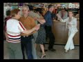 un ajout de plus, comme les suivants � venir, en forme de t�moignage sur un lieu, une ambiance... apr�s-midi du 22 juin 2008.
l'ambiance d'une vraie guinguette situ�e sur les bords de marne � champigny sur marne.
merci � christine & roland, les propri�taires du moulin vert, � franck vilain le musicien et � toutes les personnes tr�s sympathiques rencontr�es l�-bas et figurant sur cette vid�o.