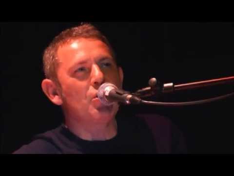 πυργος - Ο Παύλος Παυλίδης ΑΛΛΙΩΣ, στο θεατράκι της Ραχιάς στη Βέροια στις 04 Ιουνίου του 2014. Ο πύργος του ΠΟΤΕ Στίχοι, μουσική : Παύλος Παυλίδης...