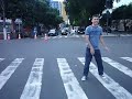 Renan fazendo uma estrelinha.