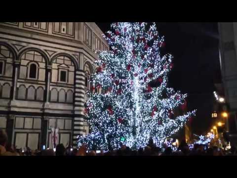 Accensione albero Natale in Piazza Duomo - video di Giancarlo Landini @Twitter