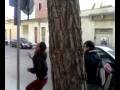 videos de Gianluca tenta di recuperare la sua cartella2