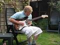 Beetje gitaar spelen