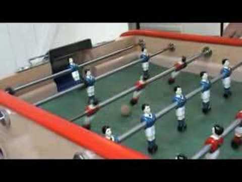 Baby foot - un petit clip montrant quelques techniques sur un bonzini B90 avec une balle en liège. Cela démarre doucement mais au fur et à mesure les techniques se compl...