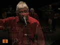 RT @feliuventura: Un vídeo de @vilaweb on #Raimon homenatja Tàpies amb la cançó "Terra negra, llistons blancs" http://t.co/S6zRhNha
