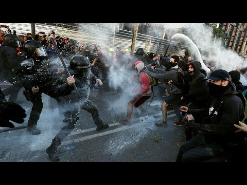 Βαρκελώνη: Νέες συγκρούσεις μεταξύ αστυνομίας και διαδηλωτών…