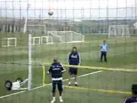 Real_Madrid_Training,_Robinho_does_a_bicycle_kick...