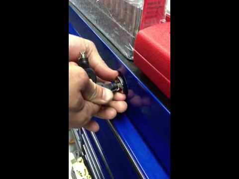 how to open a snap on tool box