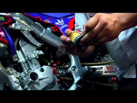 crf - How To: Change Oil on a Honda CRF 250R.