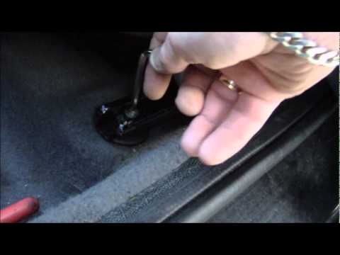 How to remove a seat from peugeot 206