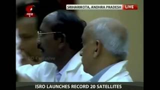 India lanzó al espacio un cohete con 20 satélites en su interior.
