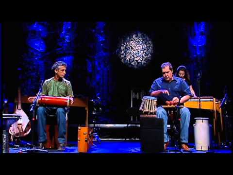 portalsescsp - O grupo instrumental mais original do país está de volta apresentando seu arsenal de instrumentos de sons mágicos no espetáculo
