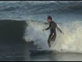 Il surf des vague de ouf dans des condition mémorables... enfin 