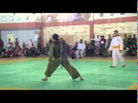 psht madiun - Video SH TERATE Lihat http://shterate.org Semua tentang PSHT persaudaraan setia hati terate ada disini. Gabung juga dengan forum SH TERATE http://forum.shter...