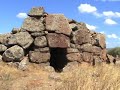 Quando soffia il maestrale lungo le coste, invece di imprecare contro il tempo, bisogna sfruttare l'occasione e recarsi negli oltre diecimila siti archeologici della Sardegna che è un tesoro immenso da valutare e da conservare integro. Ci si è quindi recati in uno dei posti più poetici ed interessanti della Sardegna insieme a la Giara di Gesturi, S.Vittoria di Serri, 'Pranu Muteddu' di Goni, S.Cristina di Paulilationo, 'Milis Pizzinnu' presso Milis, 'Su Nuraxi' Barumini, Santu Antine, Torralba, Monte Daccoddi, Porto Torres, Li Lolghi, Luogosanto, etc. Archeomagia Casteddu Monte Baranta,  Ercole Contu, Moravetti, F.Carta. Culture Prenuragiche, Megalitiche, Abealzu Filigosa,   Monte Claro, La Cultura di Ozieri. Archeologia Misteriosa. La Grande Muraglia di Olmedo, quasi cento metri di Fortificazioni.  La Struttura Megalitica è  sita difronte alla 