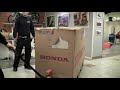 Nya i kartong - Honda NR 750 och RC 30 (subtitled) - free flv video @ vwatch.tv