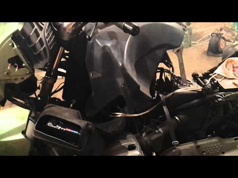 how to change battery on bmw r1100rt