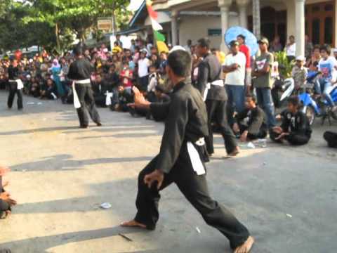 PSHT - SH Terate - Karnafal Menyambut HUT RI #1 Sambung PSHT Facebook - https://www.facebook.com/forumshterate Blog - http://forumshterate.blogspot.com/