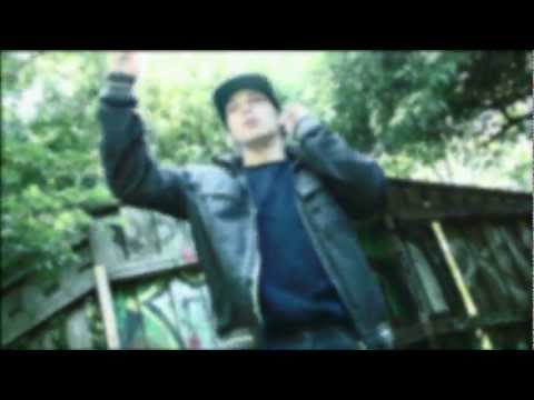 Balsam - Køb singlen her: http://itunes.apple.com/dk/album/balsam-single/id563000404?l=da Subscribe ovenover! Musikvideo til tracket Balsam af Honik http://www.facebo...
