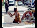 الهنود الحمر ترقص في اليوانا العاصمة اثينا في اجمل مقطع  بحثن عن الرزق هههه نهايت هندي