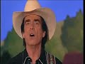 tom astor - medley 2008

1. hallo, guten morgen deutschland 1984
hallo guten morgen deutschland, 
ich w�nsch dir einen guten tag.
hallo guten morgen deutschland,
ich lebe hier, weil ich dich mag.

die sonne schiebt die nacht gerade vor sich her.
und ich bin schon wieder auf der autobahn.
von m�nchen nach kiel, �ber chemnitz und berlin 
endlich kann man ohne grenze fahr'n.

hallo guten morgen deutschland, 
ich w�nsch dir einen guten tag.
hallo guten morgen deutschland 
ich lebe hier, weil ich dich mag.

2. take it easy, nimm's leicht 1991
take it easy, nimm's leicht
hast du auch wieder mal nichts erreicht
spiel nicht verr�ckt, mach dir nichts draus
keep on smiling und lern daraus.

take it easy, nimm's leicht
auch wenn's dir heute mal wieder reicht
flip nicht gleich aus, fall nicht vom stuhl
keep on smiling und und bleib ganz cool.

du f�hlst dich prima und bist gut drauf
der tag f�ngt b�renstark an
doch dann geht wieder mal alles schief
das haut dich voll aus der bahn.

voll verzweif'lung rufst du dein m�dchen an
und am telefon sagt dir ein mann:

take it easy, nimm's leicht
hast du auch wieder mal nichts erreicht
spiel nicht verr�ckt, mach dir nichts draus
keep on smiling und lern daraus.

take it easy, nimm's leicht
auch wenn's dir heute mal wieder reicht
flip nicht gleich aus, fall nicht vom stuhl
keep on smiling und und bleib ganz cool.

3. junger adler 1990
irgendwo am horizont,
der zeit voraus,
f�ngt die zukunft an.
gestern ist vergangenheit
und z�hlt nicht mehr,
jetzt bist du ein mann.
wie den jungen starken wolf,
der dem ruf der wildnis folgt,
zieht es dich hinaus.
doch zeig niemals falschen mut,
sei auf der hut!
sonst spielt man dich aus.

flieg, junger adler, hinaus in die freiheit!
schau nur nach vorn, nie zur�ck!
h�r� auf dein herz
und folg� nur den gef�hlen!
ich w�nsche dir viel gl�ck!
flieg, junger adler, hinaus in dein leben,
halten kann ich dich nicht mehr.
flieg, junger adler,
du wirst viel erleben.
bleib� stets gerecht und fair!