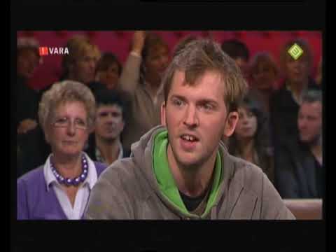 De Wereld Draait Door - Jonas Geirnaert is bedenker / schrijver / tekenaar / stem van Kabouter Wesley in gesprek met Matthijs van Nieuwkerk bij DWDD 11 november 2009 in Nederland is...