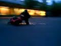 Totten ramlar med moppen