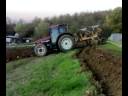 NewHolland M135 con aratro bivomere MORO