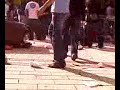 mato tirando un contenedor en medicina