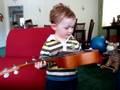 videos de Alex gets a ukelele